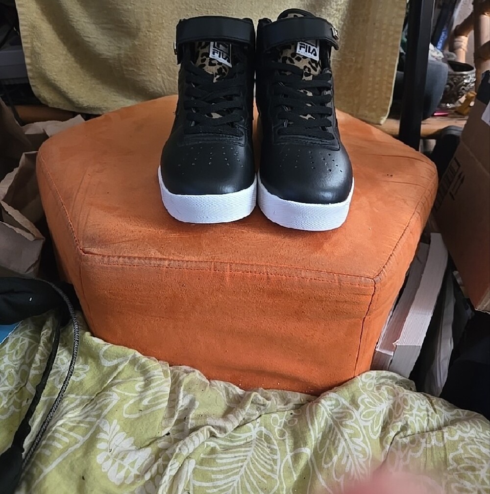 Fila Black High-Top Sneaker with Leopard Accent and White Sole Womens 8.5 - Picture 4 of 4